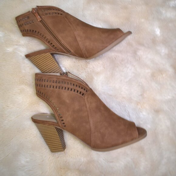 Chinese Laundry Peep Toe Booties Size 7.5 Brown Faux Leather Heeled Boots - Picture 2 of 13